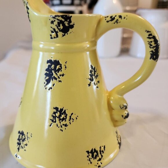 Home Essentials Other - HOME ESSENTIALS PITCHER VASE